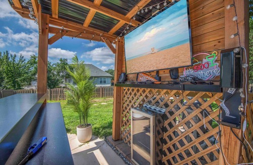 Knoxville House | Knoxville Escape - Resort Style Backyard - Pool, Hot Tub, Sauna - Sleeps 15