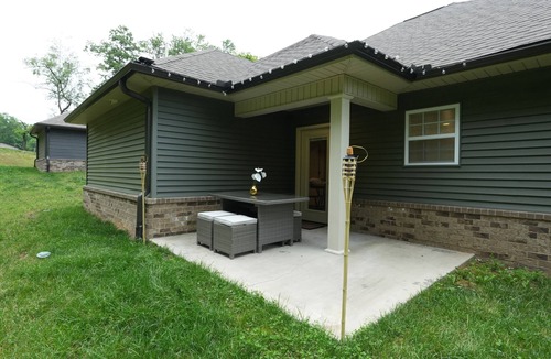 Knoxville House | Knoxville Hills Family Getaway Near UT Knoxville and Downtown w. Gameroom + Yard