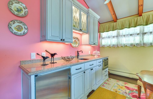 Little Switzerland Cottage | 'La Petite Chalet' w/Views in Blue Ridge Mtns!