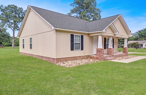 Manning House | Lake Access | 98” TV | Outdoor Living | Sleeps 10