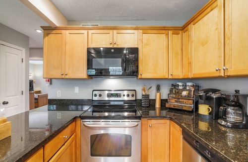 Lake Harmony Estates House | Lake Access, Lakefront Bars & Restaurants, Peaceful Wooded Retreat With Hot Tub