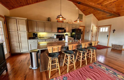 Topton Cabin | Lake Cabin Fully Equipped Ideal for Big Families in Topton, North Carolina