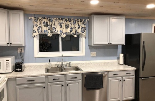Grafton House | Lake Escape - Private Getaway near Tygart Lake State Park