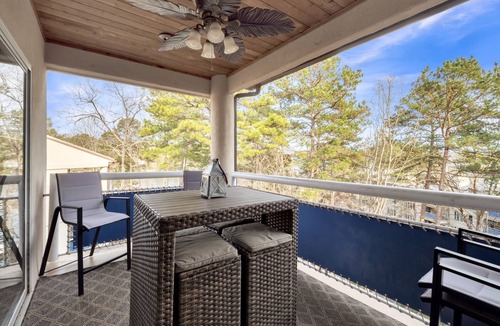 Salem Condo | Lake front Keowee Condo w/Balcony & Resort Amenities! (20 min to Clemson) by RedAwning