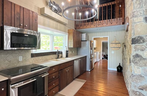 Leesburg House | Lake Front+Sleeps 17+UTV+ Sunset Views+Game Room+Boathouse+Seawall+Outdoor Fire