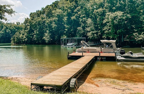 Seneca Cabin | Lake Hartwell Airbnb, Clemson