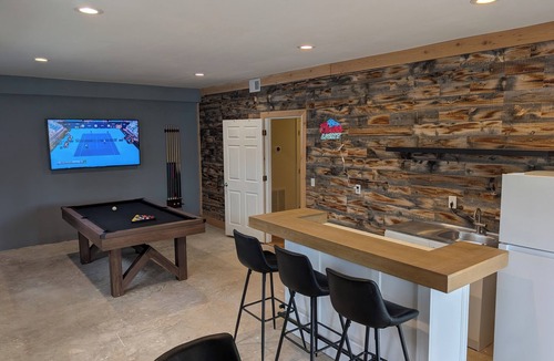Gumlog House | Lake Hartwell ~ Boat ~ Kayaks ~ Fire Pit ~ Private Dock ~ Bar ~ Pool Table
