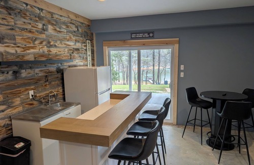Gumlog House | Lake Hartwell ~ Boat ~ Kayaks ~ Fire Pit ~ Private Dock ~ Bar ~ Pool Table