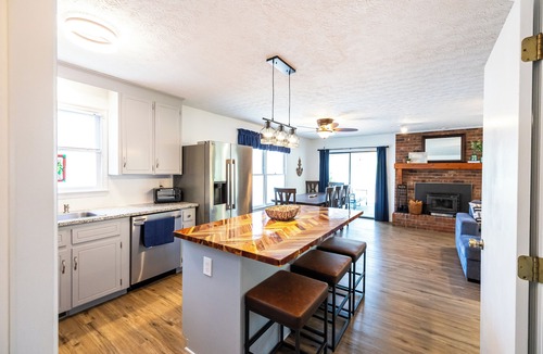 Lavonia House | Lake Hartwell House - Beach Your Boat - Sleeps 12 + Theater & Game Room