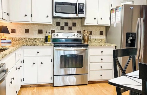 Martin House | Lake Hartwell: Private Pool, Dock, Boats, Dogs, Fire Pit, 1 hr to Clemson or UGA