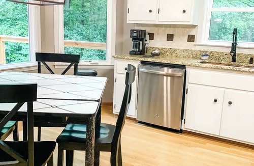 Martin House | Lake Hartwell: Private Pool, Dock, Boats, Dogs, Fire Pit, 1 hr to Clemson or UGA