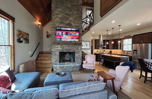 Nebo House | Lake James 3 bed/3 ba. Hike/Bike in out County & State Prk. Private River access