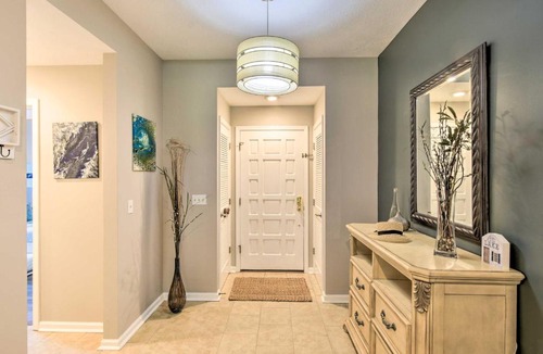 Salem Apartment | Lake Keowee Condo with Community Pool and Marina!