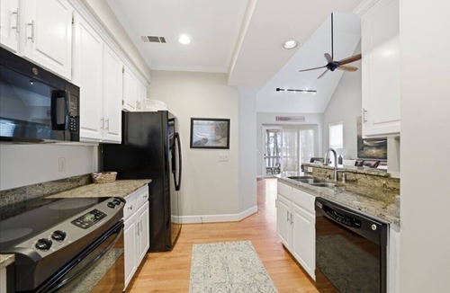 Greensboro Condo | Lake Oconee - Waterfront 3 BR, 3 BA condo inside Reynolds, Greensboro, GA.