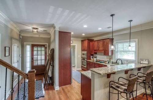 Eatonton House | Lake Oconee waterfront Townhome in great location! Perfect for large families.