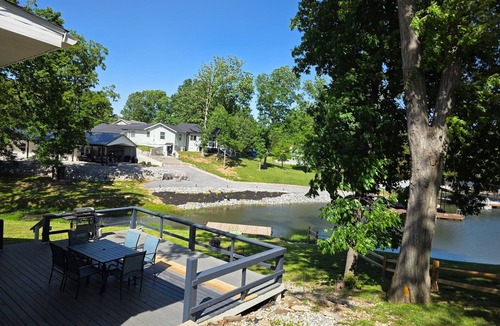 Marion House | Lake of Egypt Cove - Waterfront Home, Kayaks, Pet Friendly