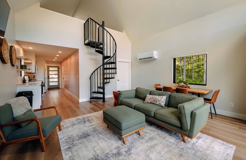 Shoals House | Lakefront Cabin - Hot Tub, Cold Plunge, & Sauna