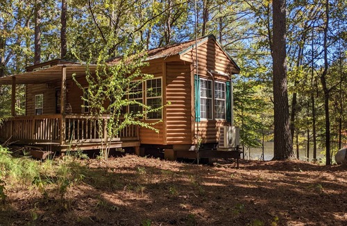 Saulsbury Cabin | Lakefront Cabin in the Forest