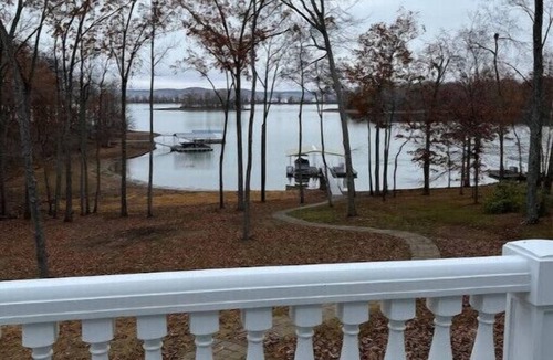 Benton House | Lakefront Manor