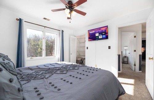 Troutman Resort | Lakefront on Lake Norman/Pool/Epic Game room/Pickleball Court/Hot Tub