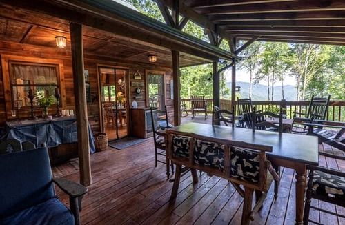 Topton Cabin | Lakeside Log Cabin in Topton, North Carolina, Perfect for Recharging your Batteries in Nature