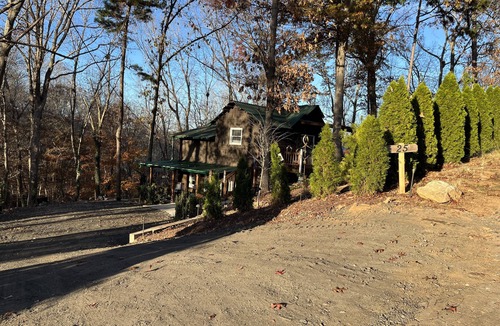 Dawsonville Cottage | Lakeside Retreat Lake Lanier-Enjoy fall with amazing hiking and wineries!