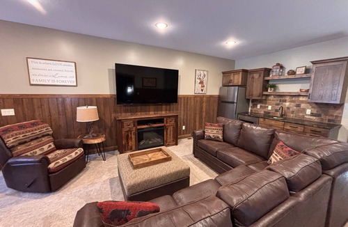 Pequot Lakes Resort | Lakeview Home with Dock on the Whitefish Chain, Outdoor Pool, Pickleball & More