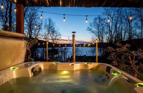 Swanton Cabin | Lakeview Log Cabin - Deep Creek Lake - Hot Tub, Fire Pit, Lake Views, Sleeps 14