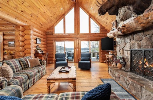 Swanton Cabin | Lakeview Log Cabin - Deep Creek Lake - Hot Tub, Fire Pit, Lake Views, Sleeps 14