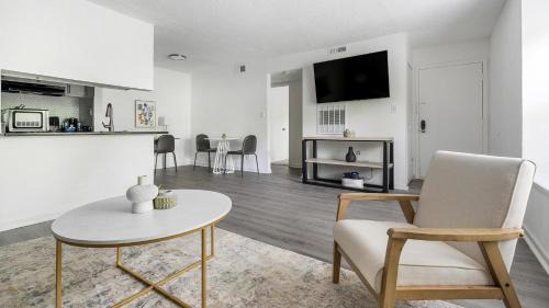 Winston - Salem Apartment | Landing Amazing 1BD Pool Clubhouse
