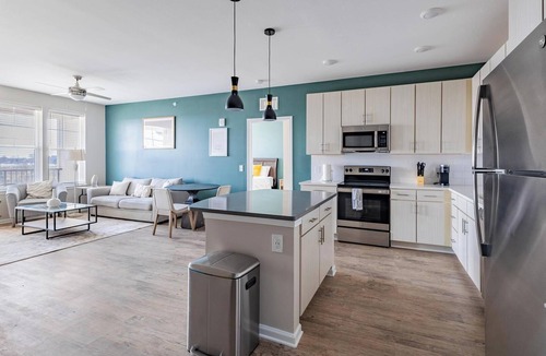 Kenton Apartment | Landing | Amazing 2BD, Pool, Clubhouse