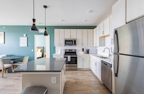 Kenton Apartment | Landing | Amazing 2BD, Pool, Clubhouse