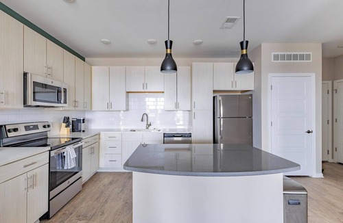 Kenton Apartment | Landing | Amazing 2BD, Pool, Clubhouse