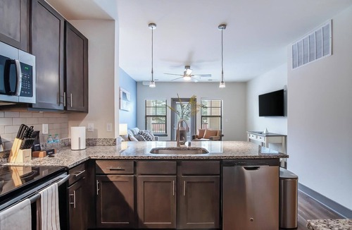 Hurstbourne Apartment | Landing | Beautiful 1BD, Gym, Clubhouse