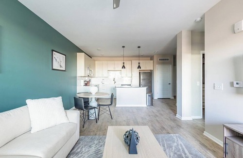 Kenton Apartment | Landing | Beautiful 1BD, Pool, Gym