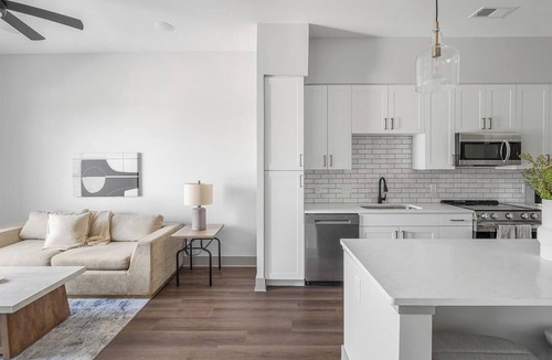 Edgehill Apartment | Landing | Beautiful 1BD, Yoga Studio, Courtyard