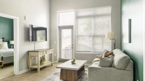 Optimist Park Apartment | Landing Beautiful 2BD Gym