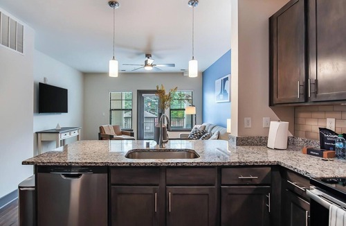 Hurstbourne Apartment | Landing | Chic 1BD, Clubhouse, Gym