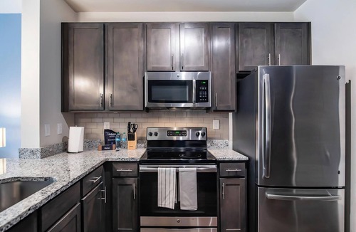 Hurstbourne Apartment | Landing | Chic 1BD, Clubhouse, Gym