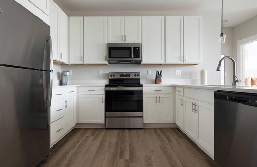 Hickory Apartment | Landing | Chic 2BD, Gym, Clubhouse