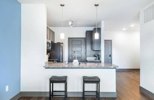Hurstbourne Apartment | Landing | Modern 1BD, Gym, Clubhouse