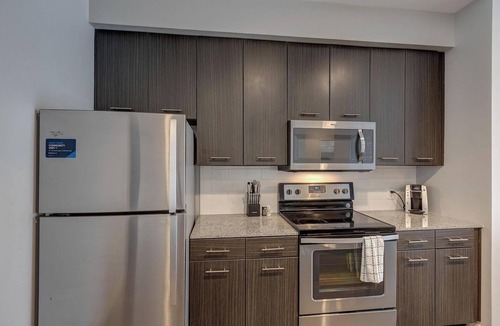Grove City Apartment | Landing | Modern 1BD, Yoga Studio, Gym
