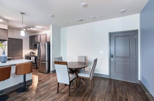 Hurstbourne Apartment | Landing | Modern 2BD, Clubhouse, Gym