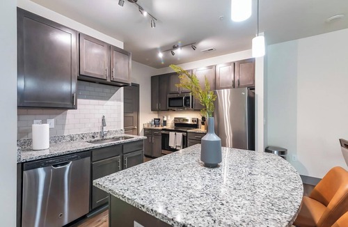 Hurstbourne Apartment | Landing | Modern 2BD, Clubhouse, Gym