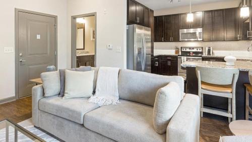 Charleston Apartment | Landing - Modern Apartment with Amazing Amenities (ID8476X07)