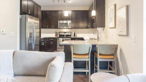 Charleston Apartment | Landing - Modern Apartment with Amazing Amenities (ID8476X07)