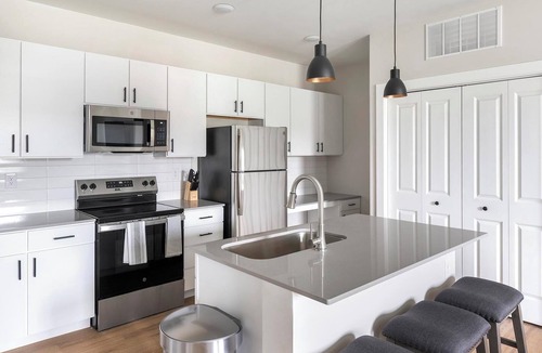 Knoxville Apartment | Landing | Spectacular 2BD, Gym