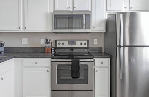 Canal Winchester Apartment | Landing | Spectacular 2BD, Gym, Pool