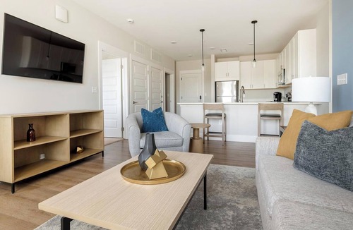 Hickory Apartment | Landing | Stunning 2BD, Gym, Yoga Studio