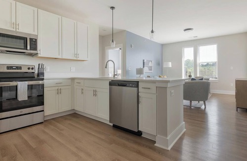 Hickory Apartment | Landing | Stunning 2BD, Gym, Yoga Studio